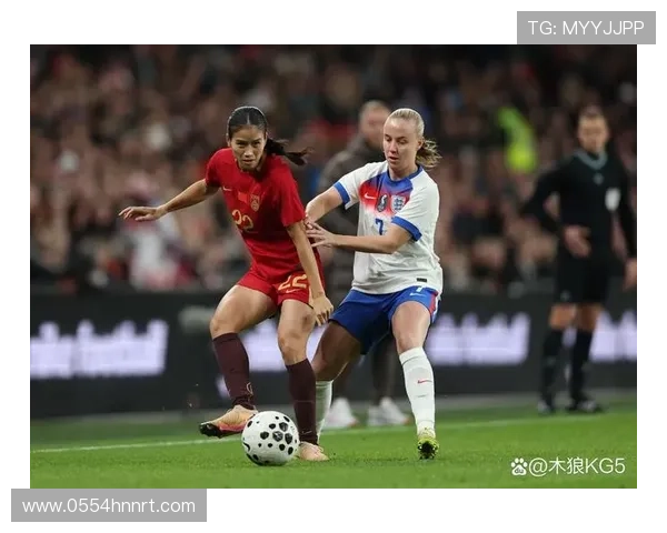 女足惨遭英格兰狂虐0比8后场低级失误令人心痛不已